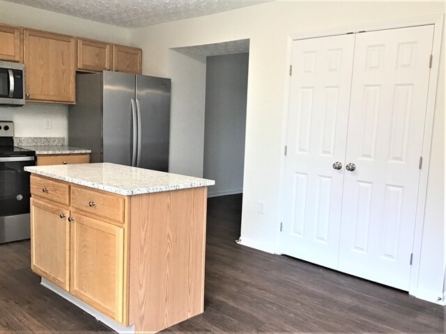 Building Photo - 857 Cedar Run Dr