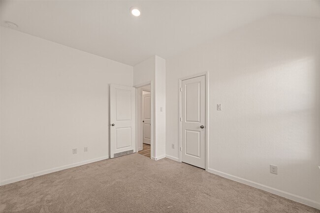 Building Photo - 1010 Schooner St