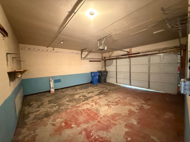 Building Photo - 4047 Burton St