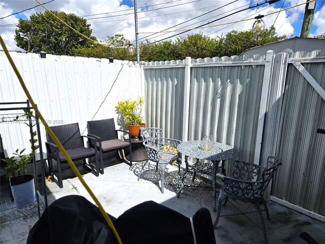 Building Photo - 131 SW 53rd Ct