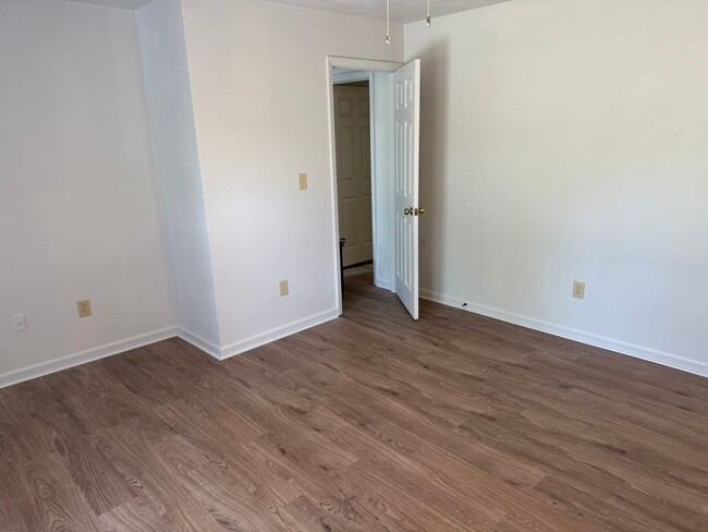 Building Photo - North Roanoke County Duplex