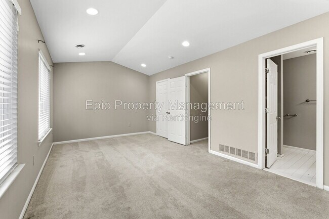 Building Photo - 473 N Hix Rd
