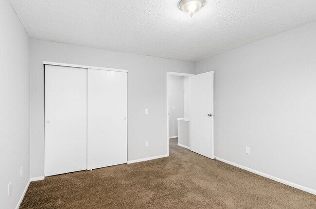 Building Photo - 2560-2566 Sandbury Blvd-2566