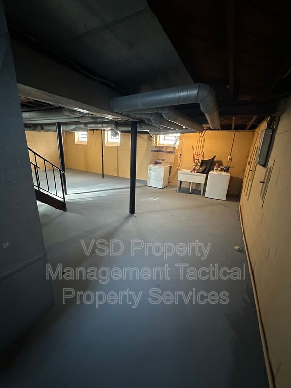 Building Photo - 781 E 236th St