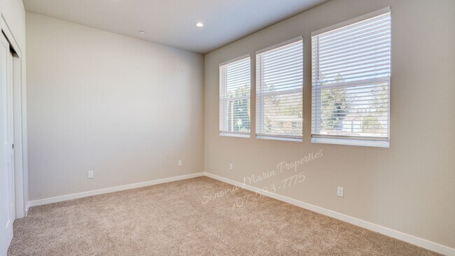 Building Photo - 542 Trisha Ln