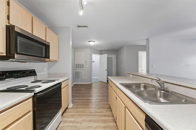 Building Photo - 5479 Vineland Rd