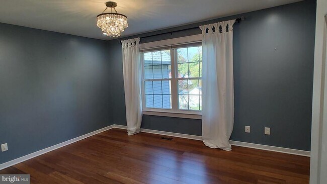 Building Photo - 442 Darby Ln