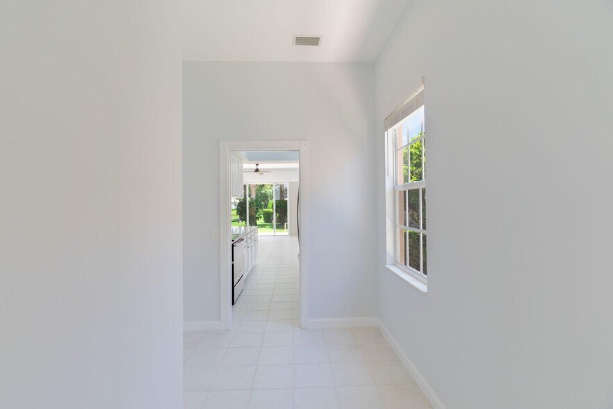 Building Photo - 4786 Blossom Dr