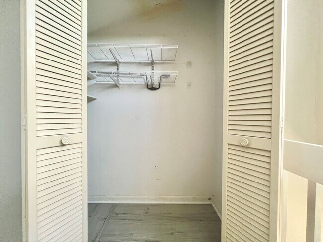 Building Photo - 8805 Lateen Ln