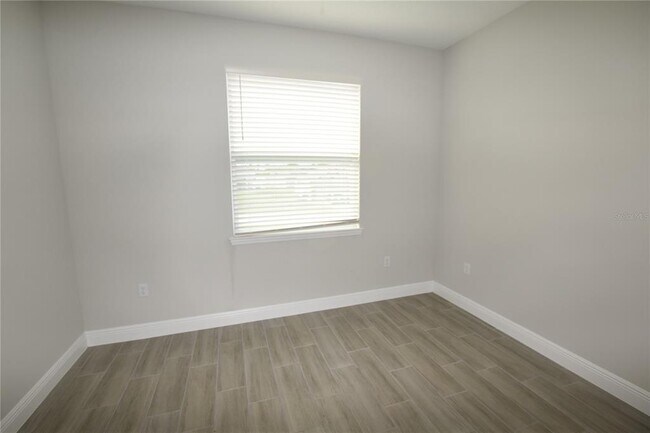 Building Photo - 642 Desmoines Ct