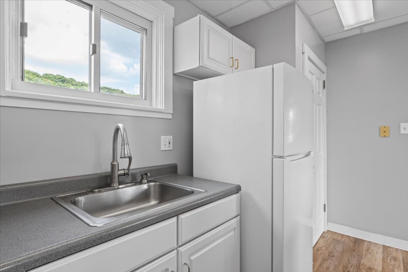 Building Photo - 518 Broad St