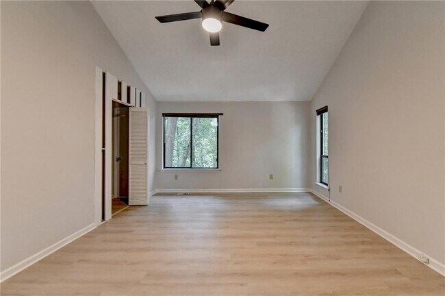 Building Photo - 5100 Forest Mist Dr
