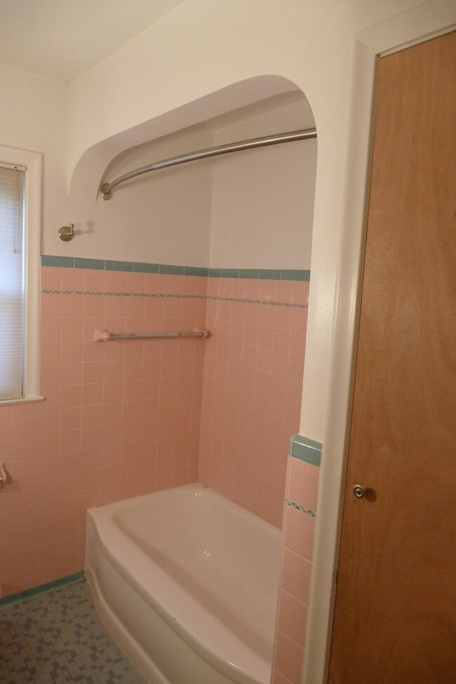 Building Photo - Royal Oak Two Bedroom / One Bathroom Brick Ranch on Large Fenced Lot