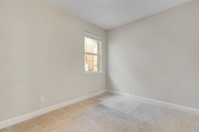 Building Photo - 3215 Honey Peach Way