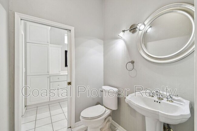 Building Photo - 6105 S Elkins Ave