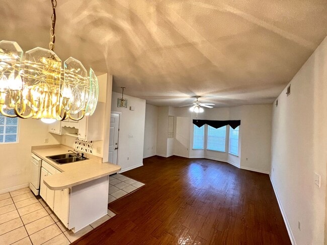Building Photo - First floor unit!
