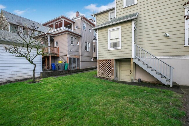 Building Photo - Charming 1-Bedroom Coming Soon!