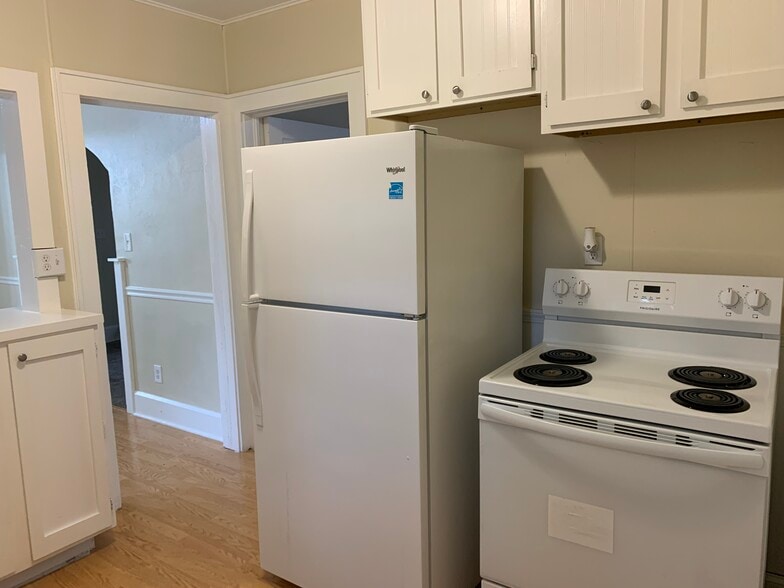 Building Photo - 2306 24th St NE