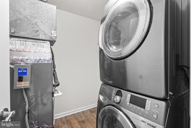 Building Photo - 3811 Ernst Dr