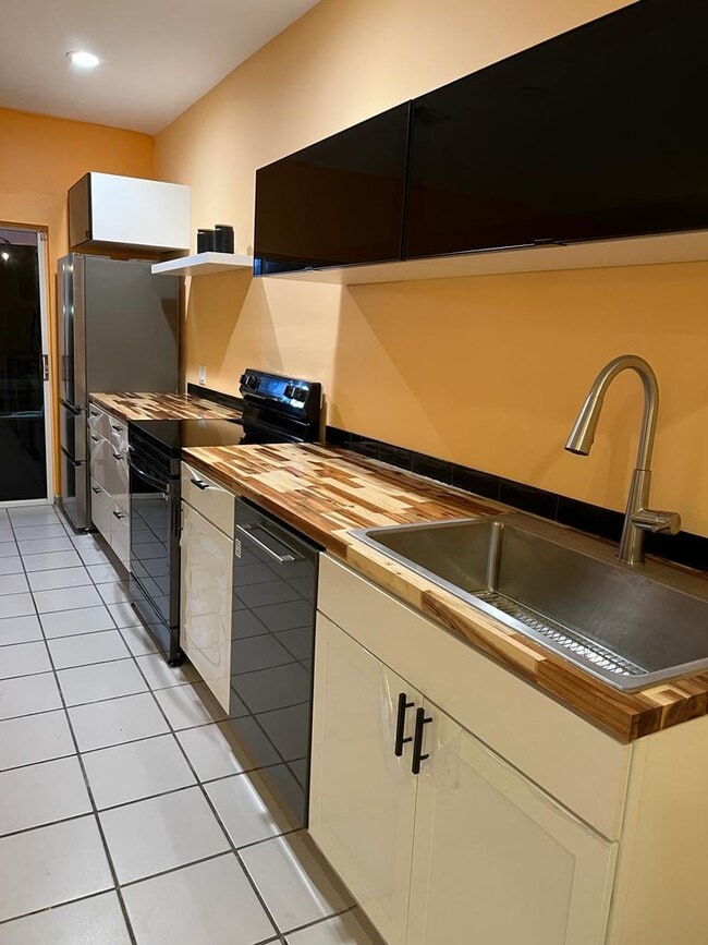 Building Photo - 8888 SW 136th St