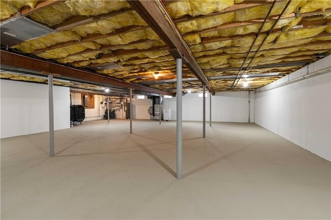 Building Photo - 18 Peggy Ln