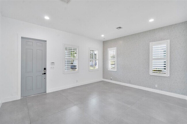 Building Photo - 12015 NW 83rd Pl