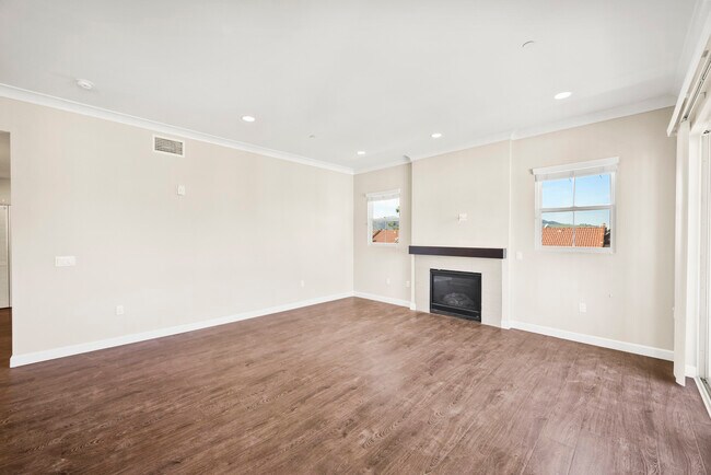 Building Photo - 342 Myrtle St