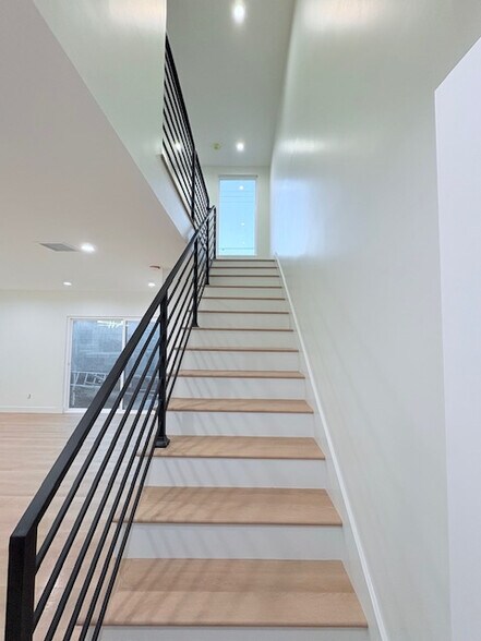 Building Photo - 8315 Kittyhawk Ave