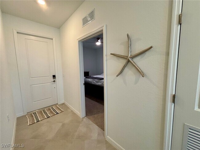 Building Photo - 15275 Grn Acrs Ave