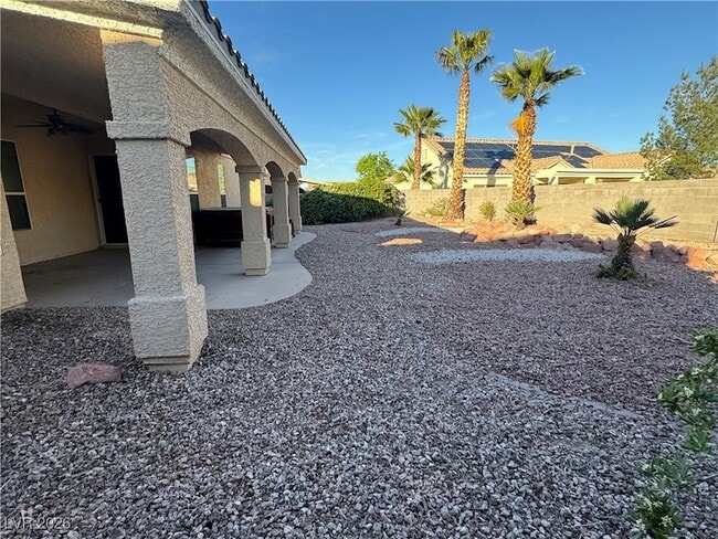 Building Photo - 8625 Desert Bird Dr