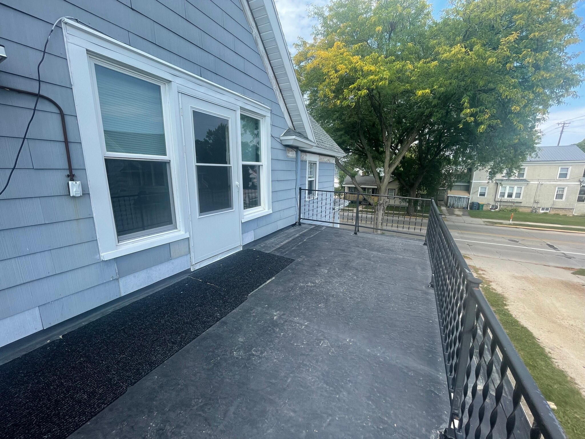 Balcony - 196 E 9th St