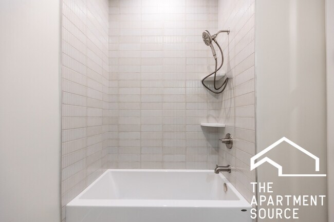 Building Photo - 1620 W Grand Ave