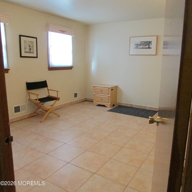 Building Photo - 31 Pine St