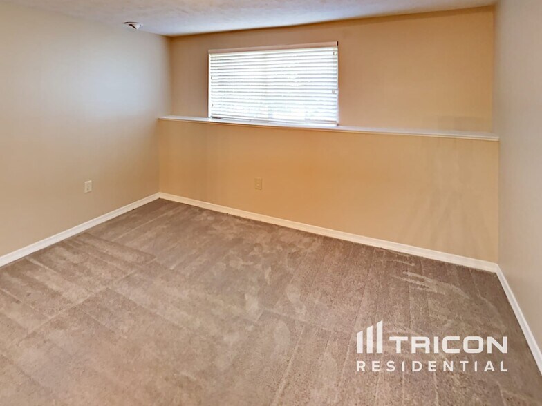 Building Photo - 6151 Raintree Bend