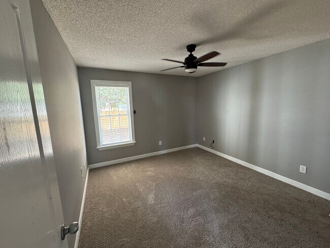 Building Photo - Wilmington Place Home