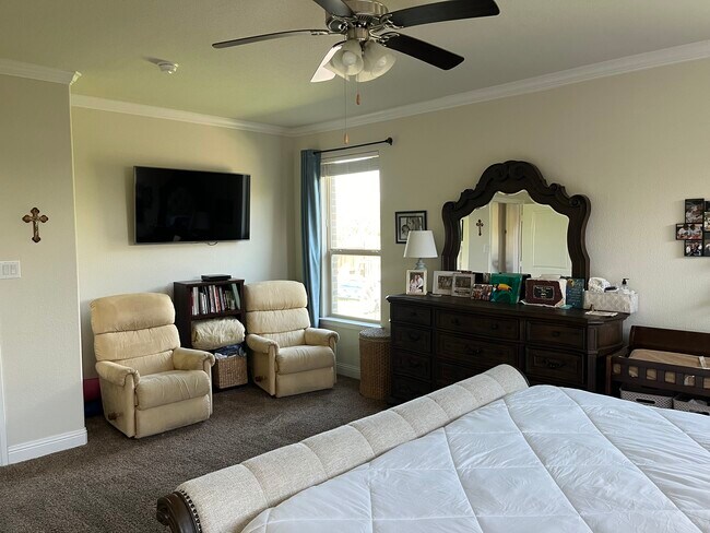 Master bedroom - 136 Peace Pl