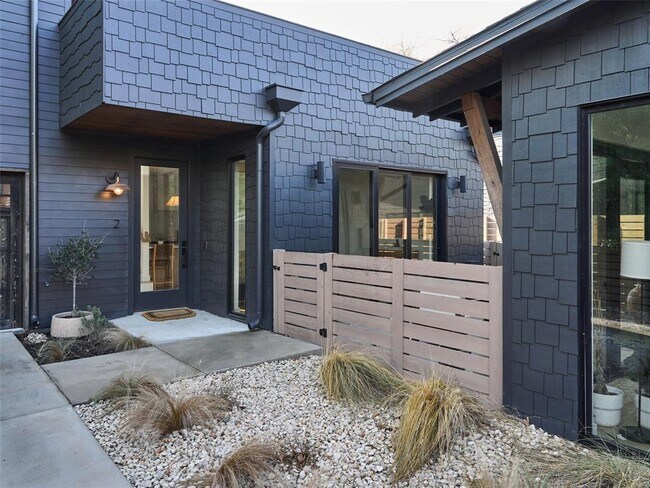 Building Photo - 4427 Gillis St