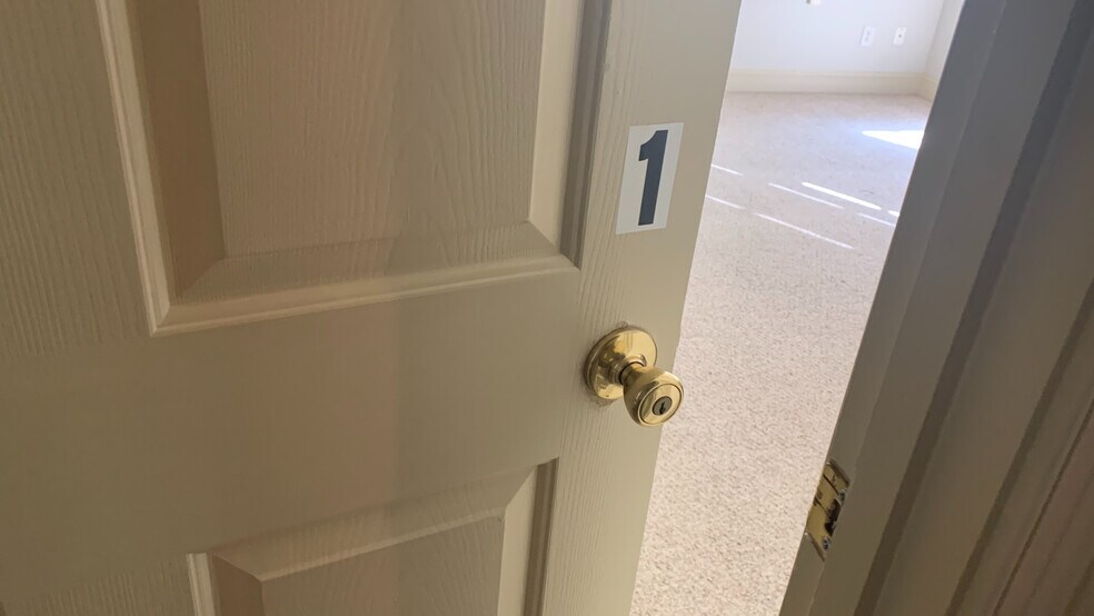 Building Photo - Room in Townhome on Presidents Dr