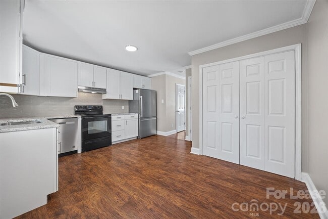 Building Photo - 1933 Ebenezer Rd