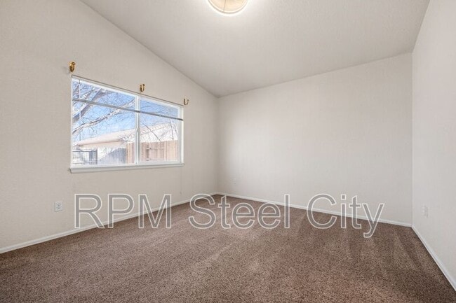 Building Photo - 1014 Pinecrest Dr