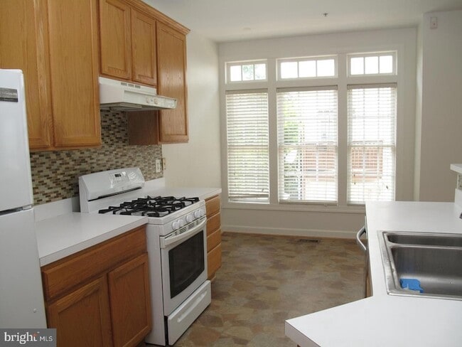 Building Photo - 8176 Skelton Cir