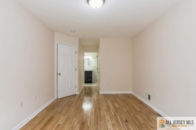 Building Photo - 17 Lackland Ave