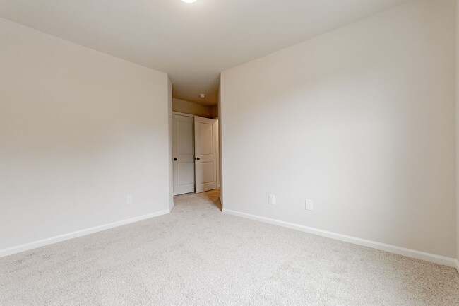 Building Photo - Like-New 4 Bedroom Home in Boulder Ridge –...