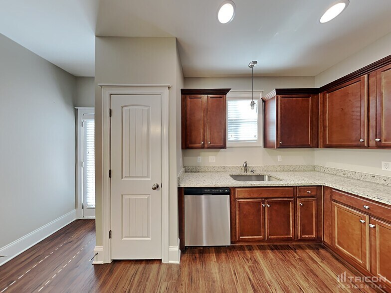 Building Photo - 141 Park Ridge Way