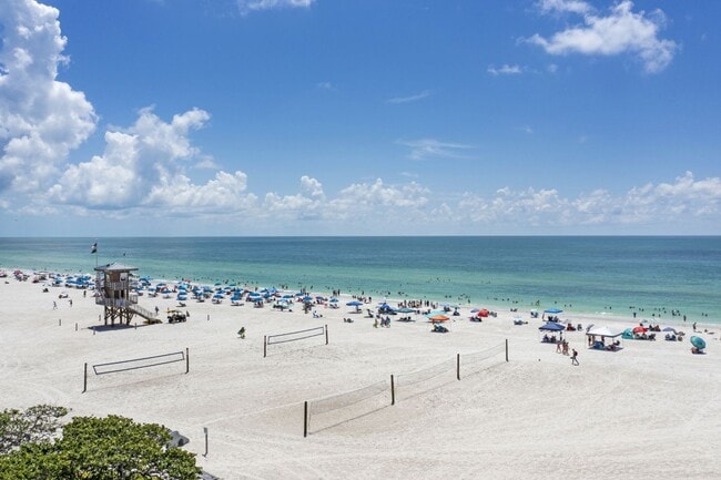 Building Photo - Furnished Chic Monthly Rental Home in Bradenton, FL VACA or Short Term