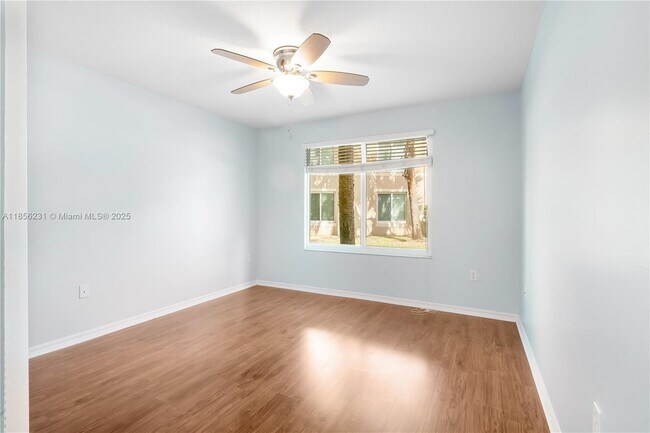 Building Photo - 1308 Villa Cir