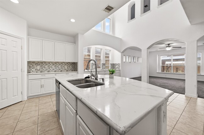 Building Photo - 5519 Jay Thrush Dr