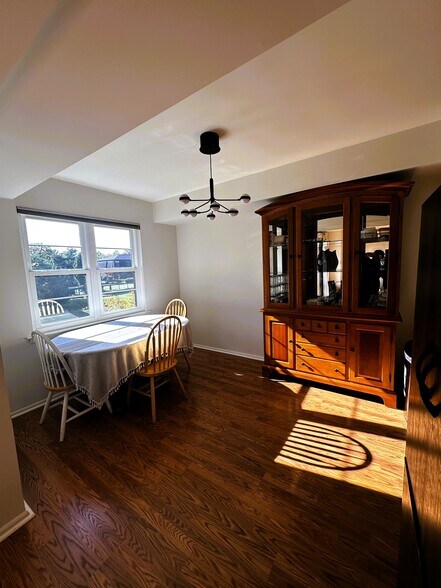 Dining room view 1 - 1424 Country Mill Dr