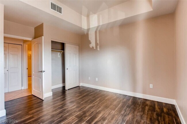 Building Photo - 67 E Agate Ave