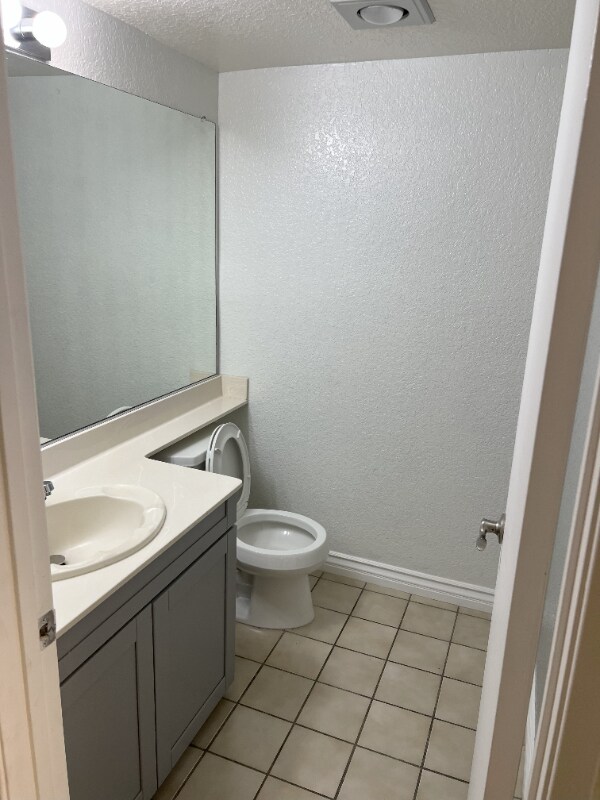 Building Photo - 24430 Robinwood Dr